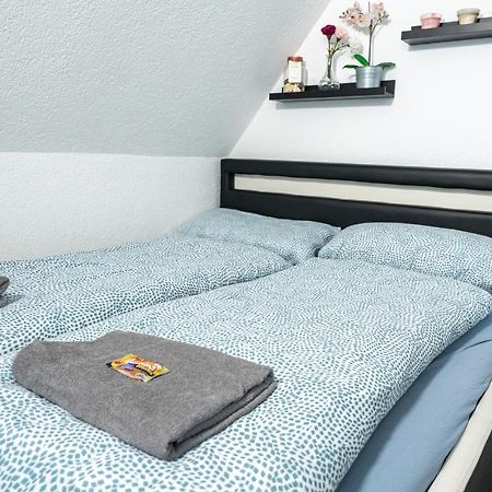 #1 Modernes Zimmer Mit Pool Und Garten เมมมิงเงน ภายนอก รูปภาพ
