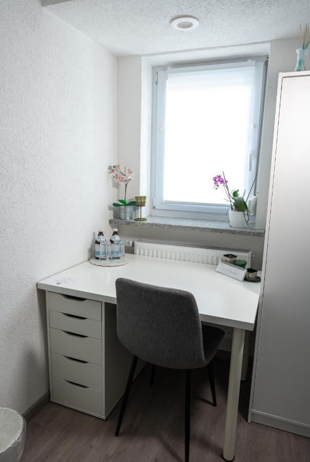 #1 Modernes Zimmer Mit Pool Und Garten เมมมิงเงน ภายนอก รูปภาพ