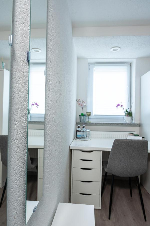 #1 Modernes Zimmer Mit Pool Und Garten เมมมิงเงน ภายนอก รูปภาพ