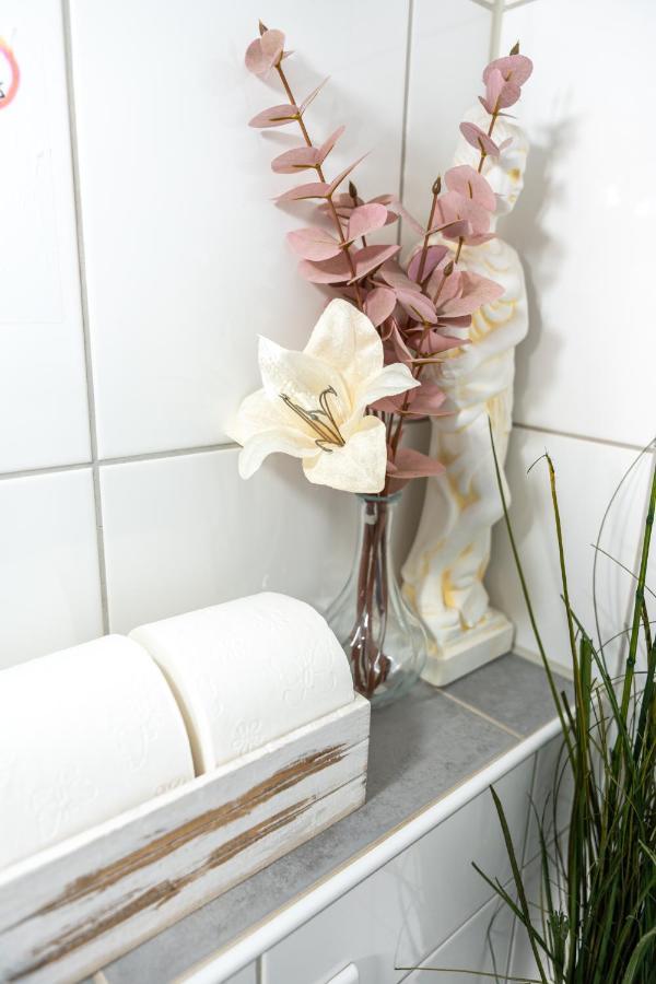 #1 Modernes Zimmer Mit Pool Und Garten เมมมิงเงน ภายนอก รูปภาพ