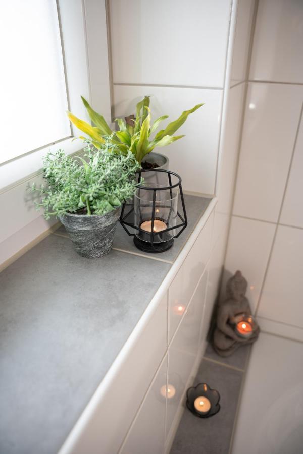 #1 Modernes Zimmer Mit Pool Und Garten เมมมิงเงน ภายนอก รูปภาพ