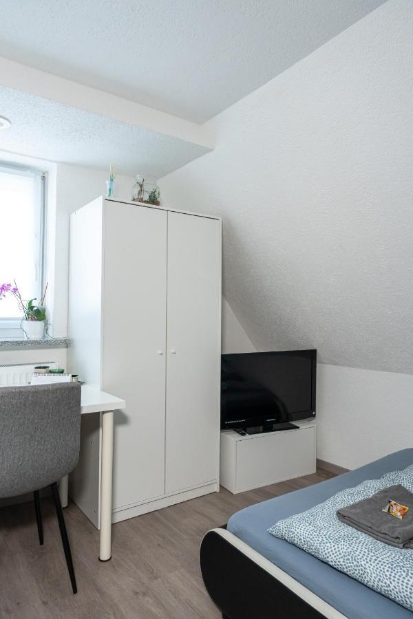#1 Modernes Zimmer Mit Pool Und Garten เมมมิงเงน ภายนอก รูปภาพ